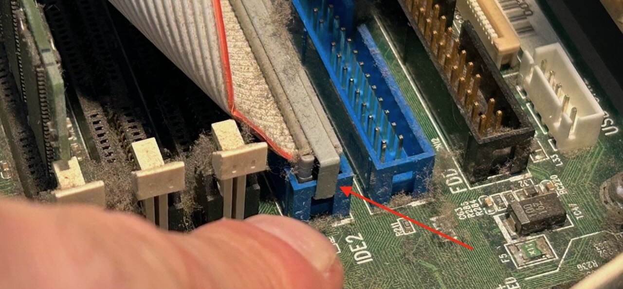 IDC connector metal clip