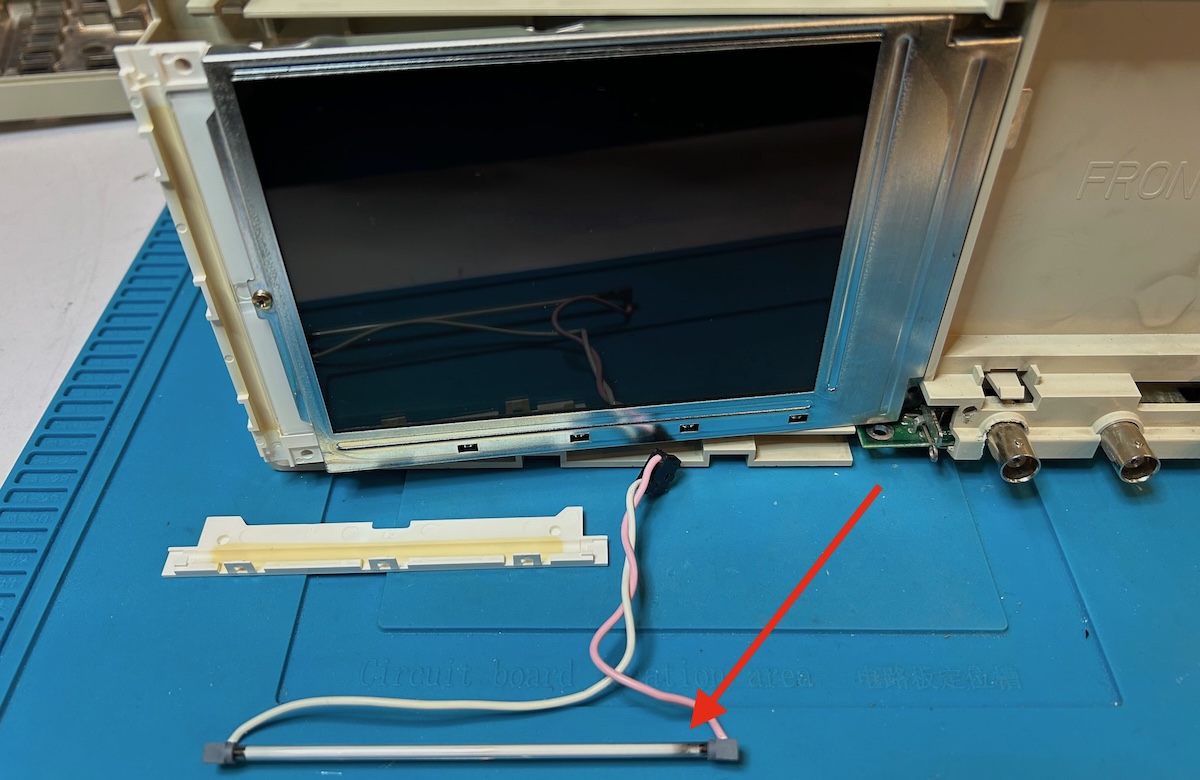 LCD panel CCFL backlight blackened