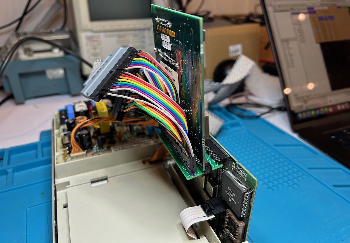 TDS220 connected to logic analyzer