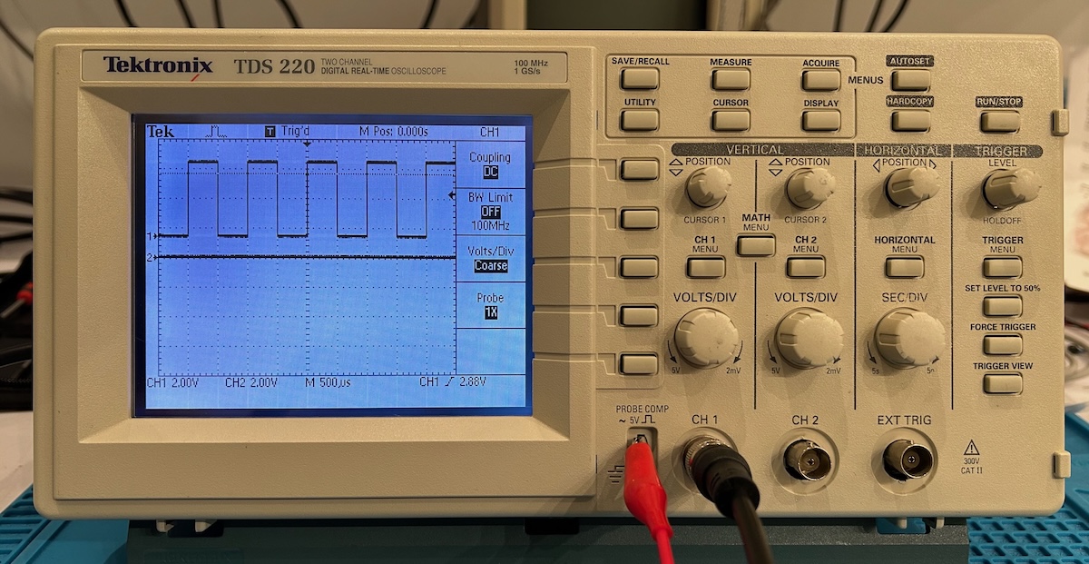 TDS220 with square wave