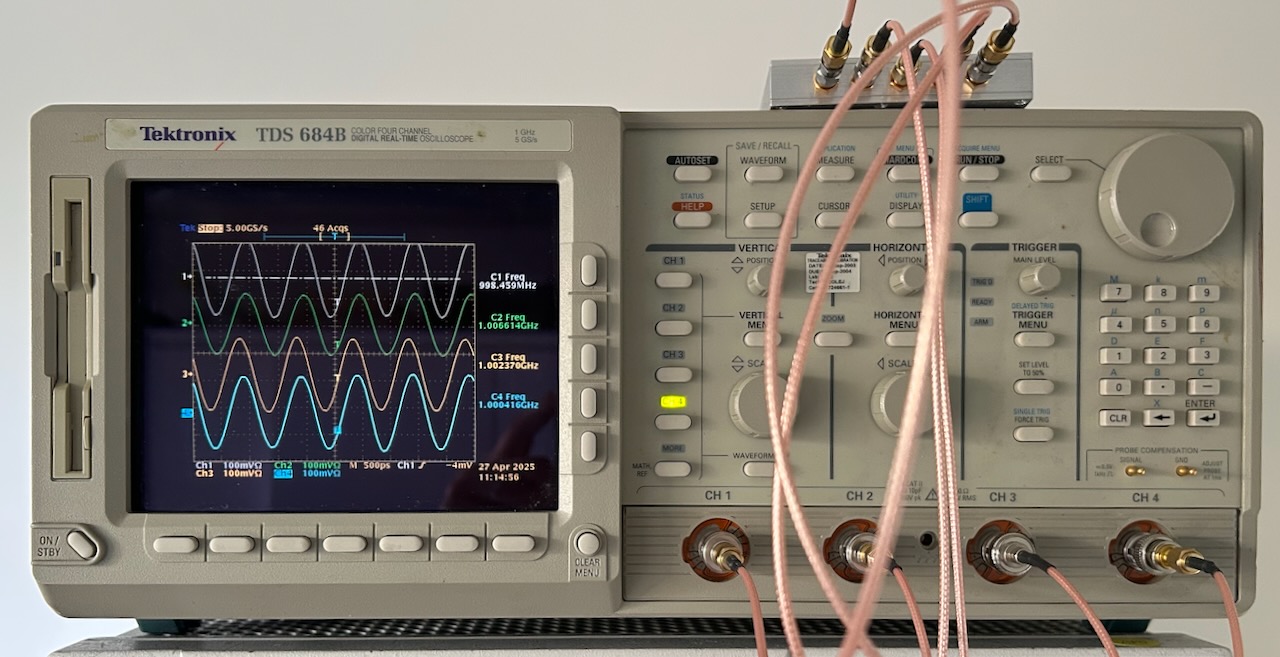 A Tektronix TDS 684B Oscilloscope Uses CCD Analog Memory