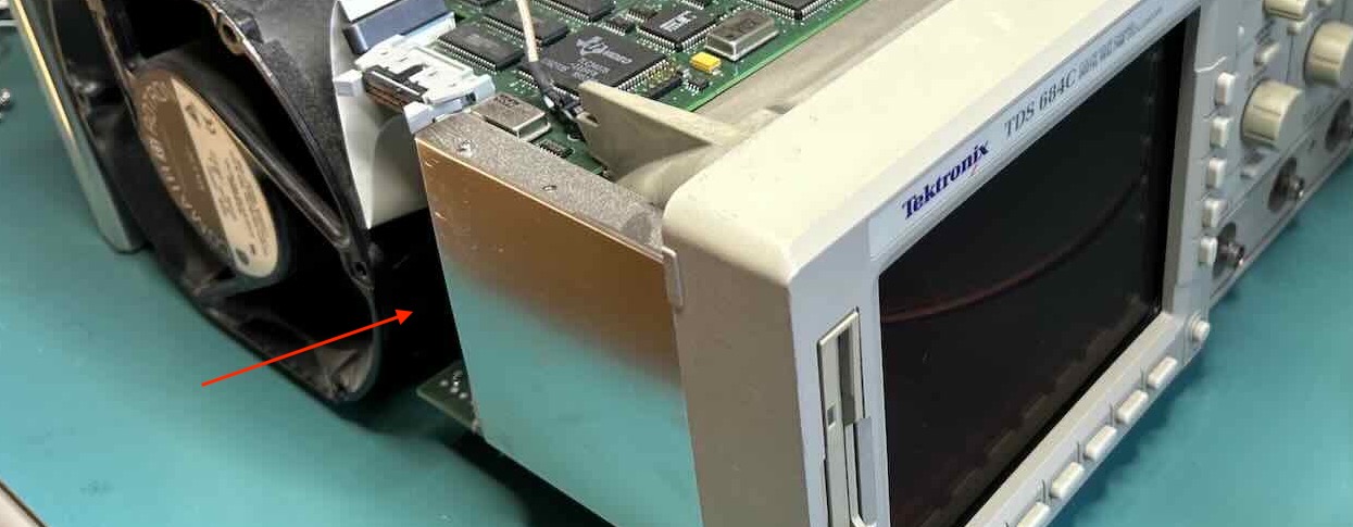 Left side of the TDS 684C