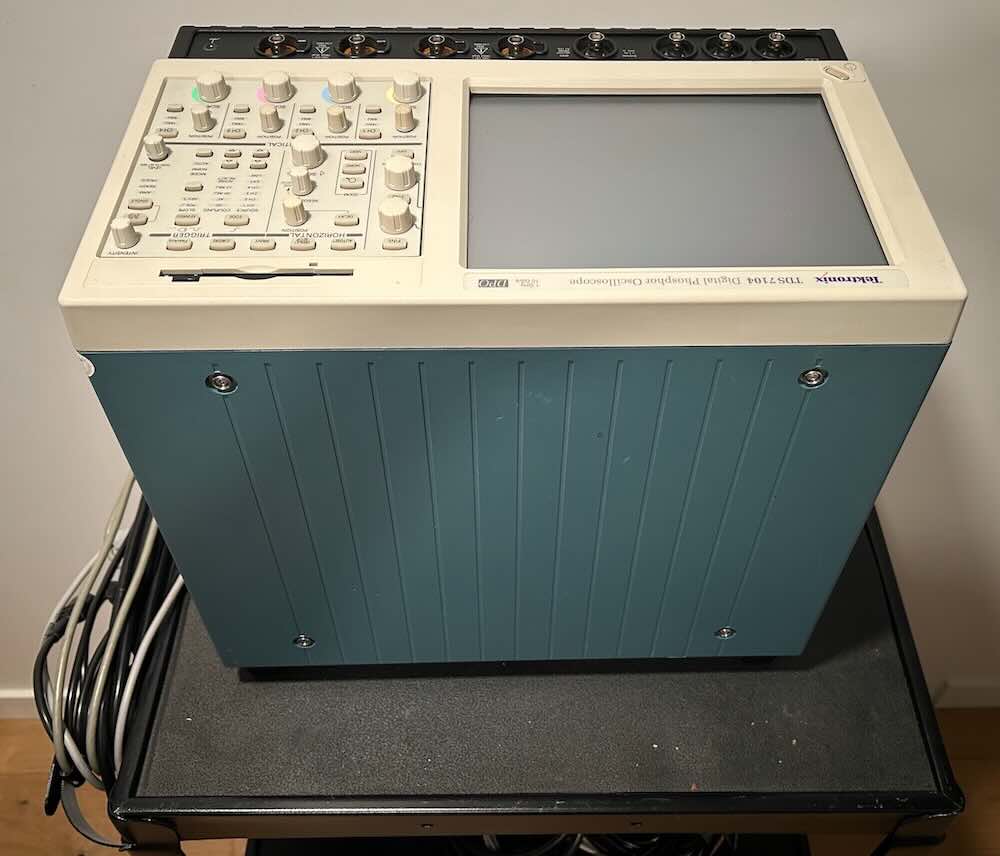 TDS7104 on its back feet
