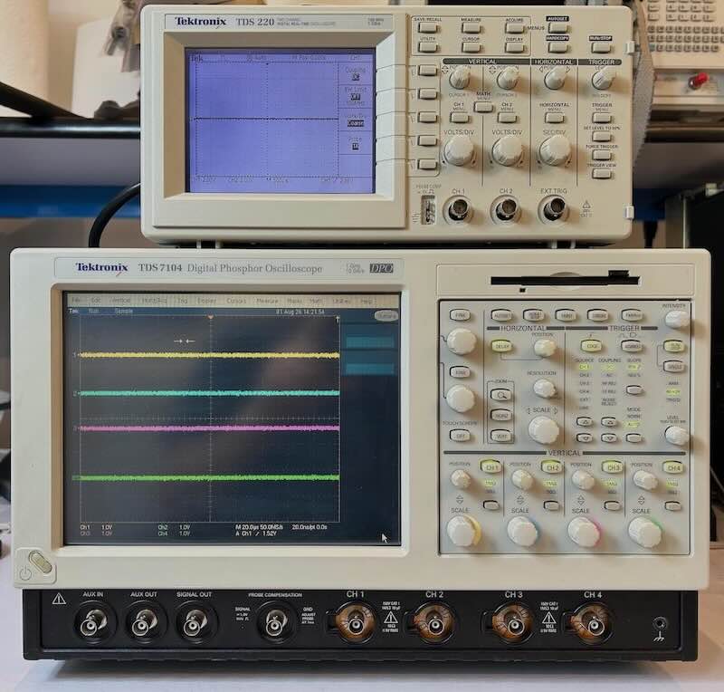TDS220 on top of TDS7104