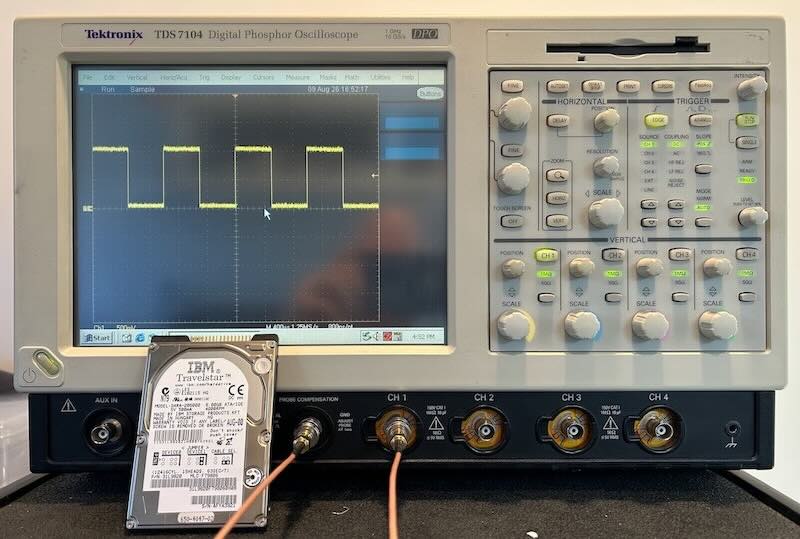 TDS7104 with IBM Travelstar in front